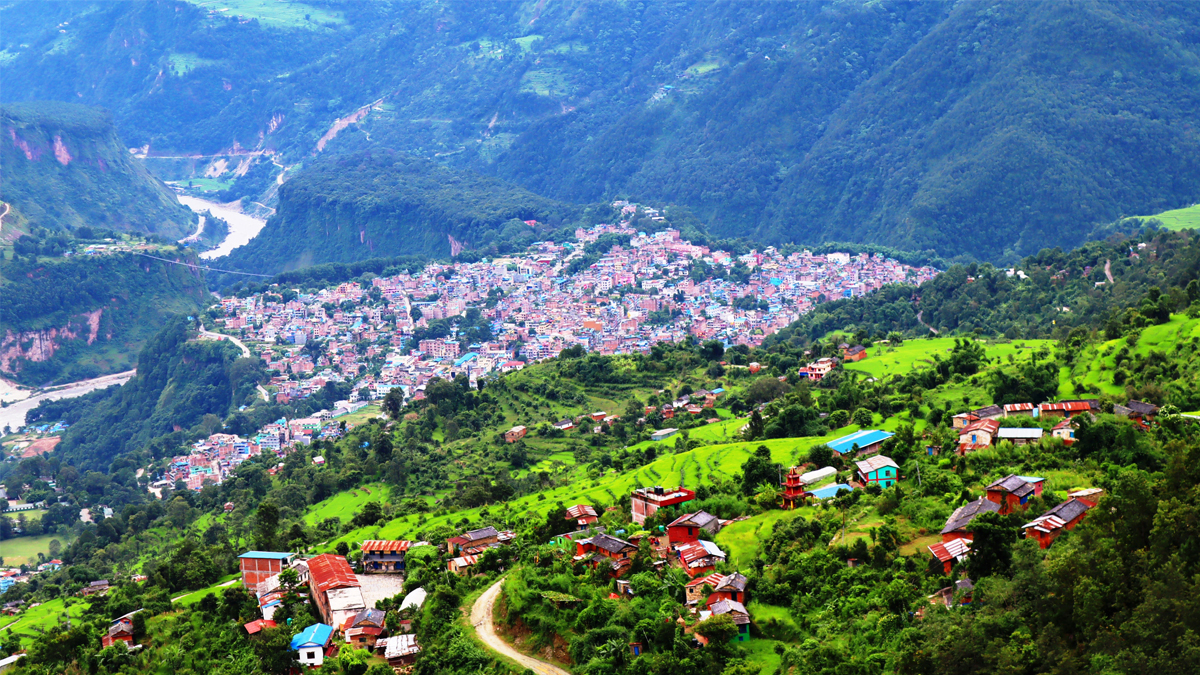 बागलुङ घुम्ने पर्यटक बढेपछि होटलमा लगानी थपिँदै